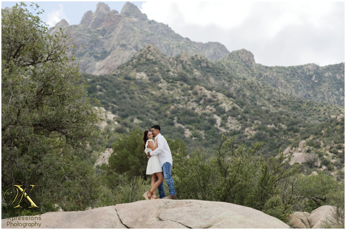 Alan and Illiana kissing on the rocks at Aguirre Springs.