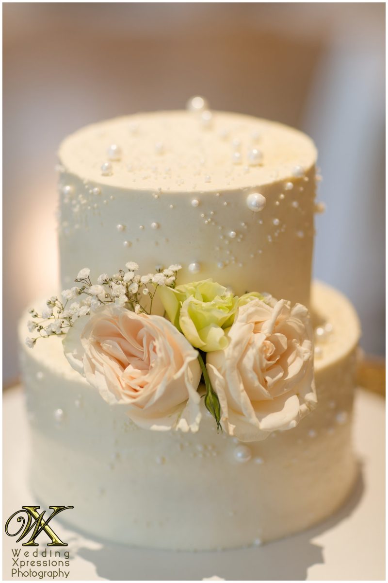 Close-up of the elegant floral details on the couple’s heirloom wedding cake.