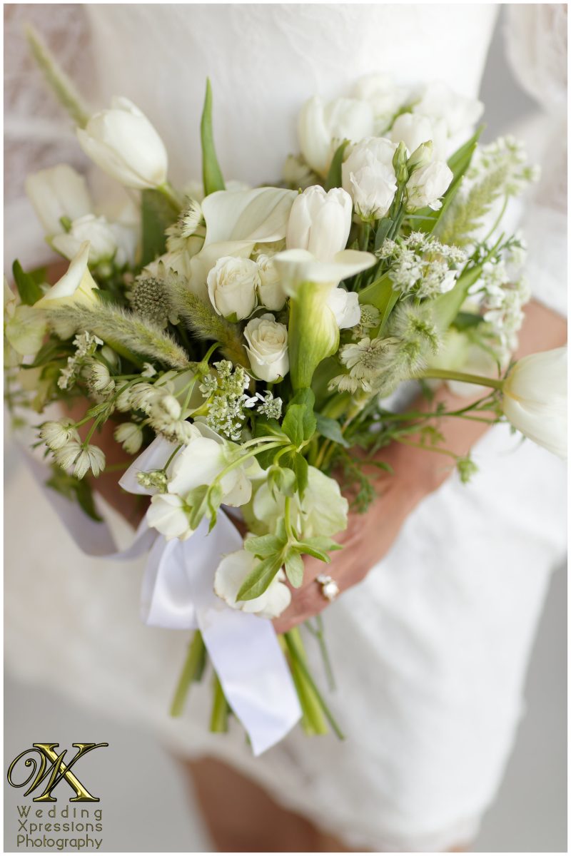 Close-up of a timeless bridal bouquet featuring crisp white tulips and delicate white roses for an El Paso micro-wedding.